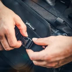 Kriega Schultertasche SLING 8 Liter Federleichte Umhängetasche Wasserdicht Mit Klappe -Motorradbekleidungsgeschäft 65015008 3