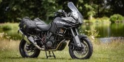 Kriega Montagesystem OS-Base Für OS-Taschen An Motorrad KTM 1050 1090 1190 1290 Adventure -Motorradbekleidungsgeschäft kriega osbase ktm1050 1290 banner